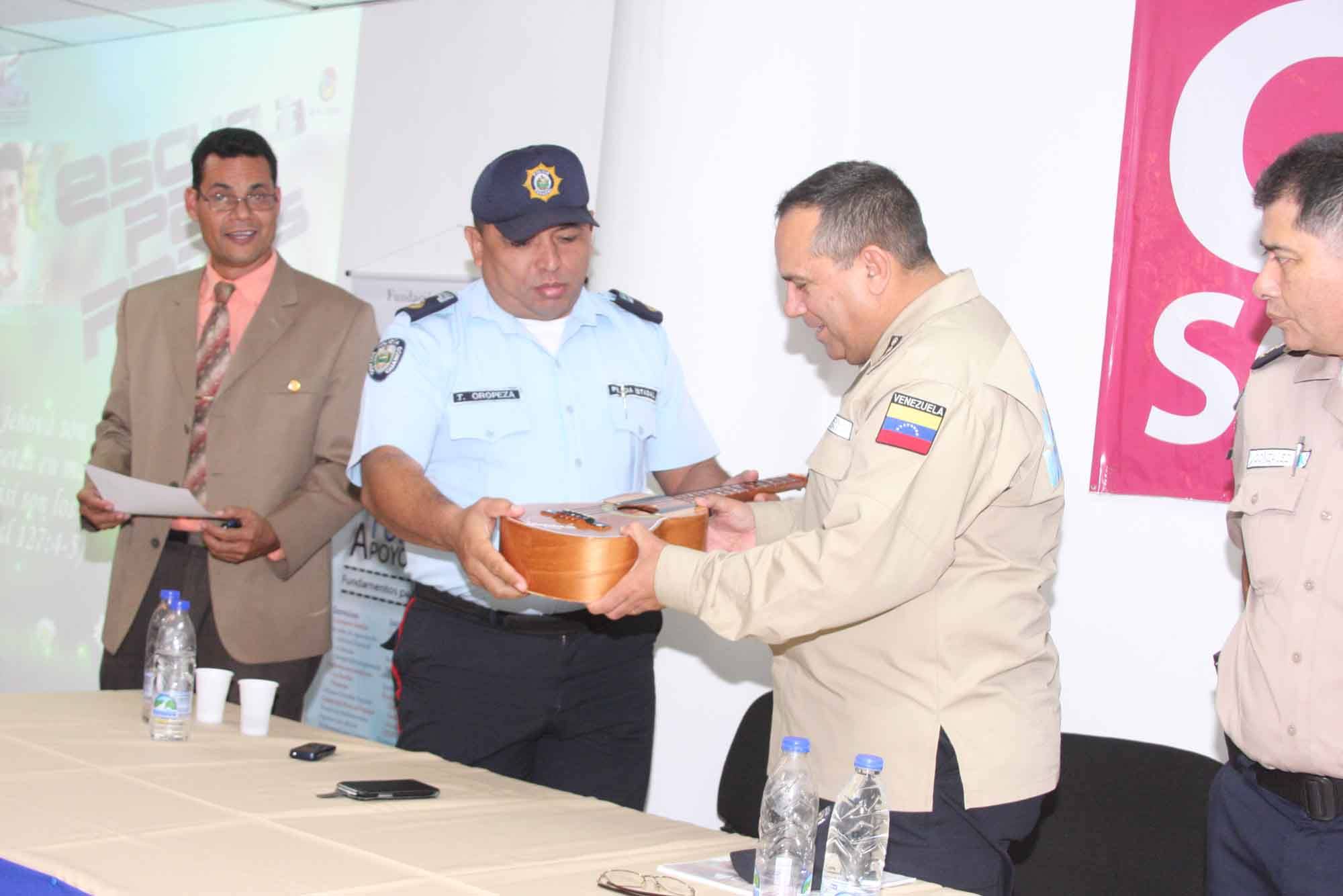 00 Portada de la formacion seminario en caracas a funcionarios cpnb y pastores el formados magister Wuilmar J Lorca y el patrocinan General Manuel Eduardo Perez Urdaneta actualizado al 2023 foto 37