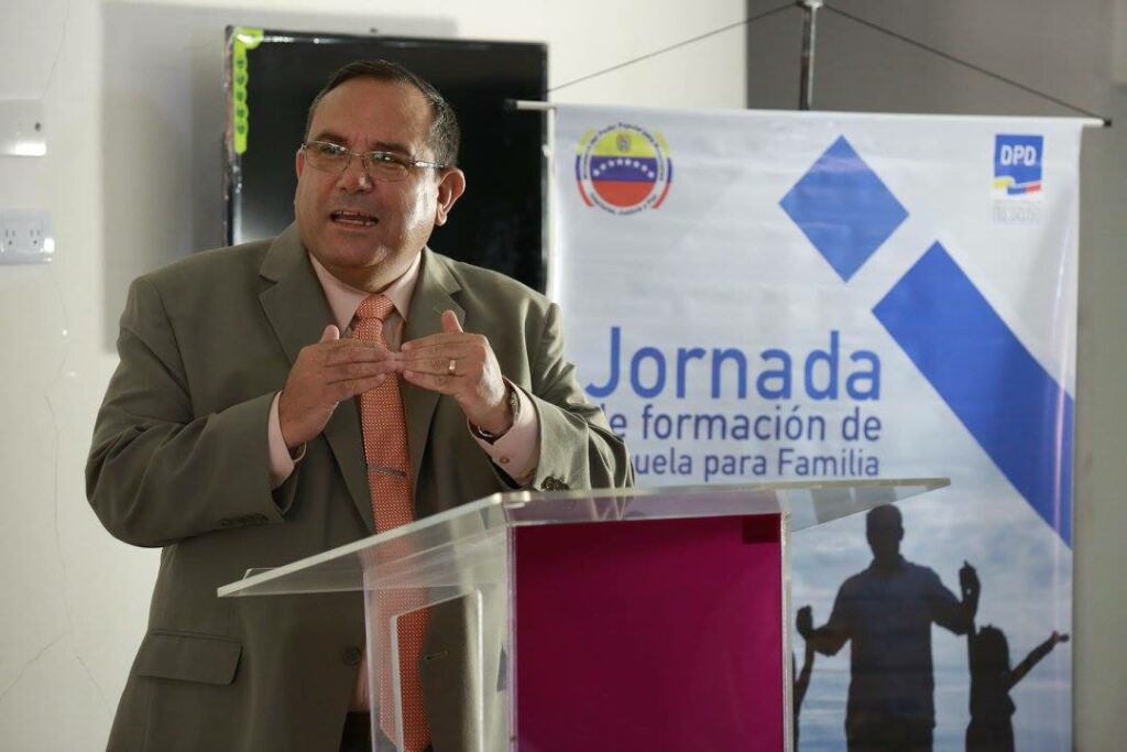 Estreno como conferencista del General Manuel Eduardo Perez Urdaneta