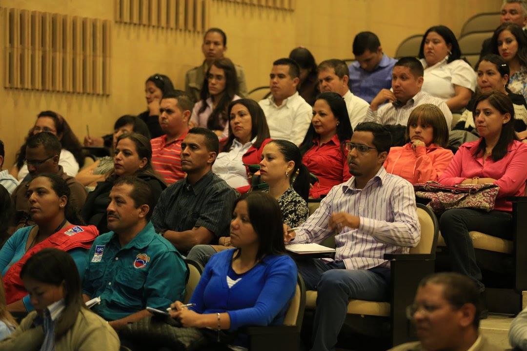 Magister Wuilmar J. Lorca, Doctora Aurora Chiquinquirá, Msc Mayuri Mendoza certificando a los funcionarios de la Dirección General de Prevención del Delito acto de certificación General Manuel Eduardo Perez Urdaneta foto 55