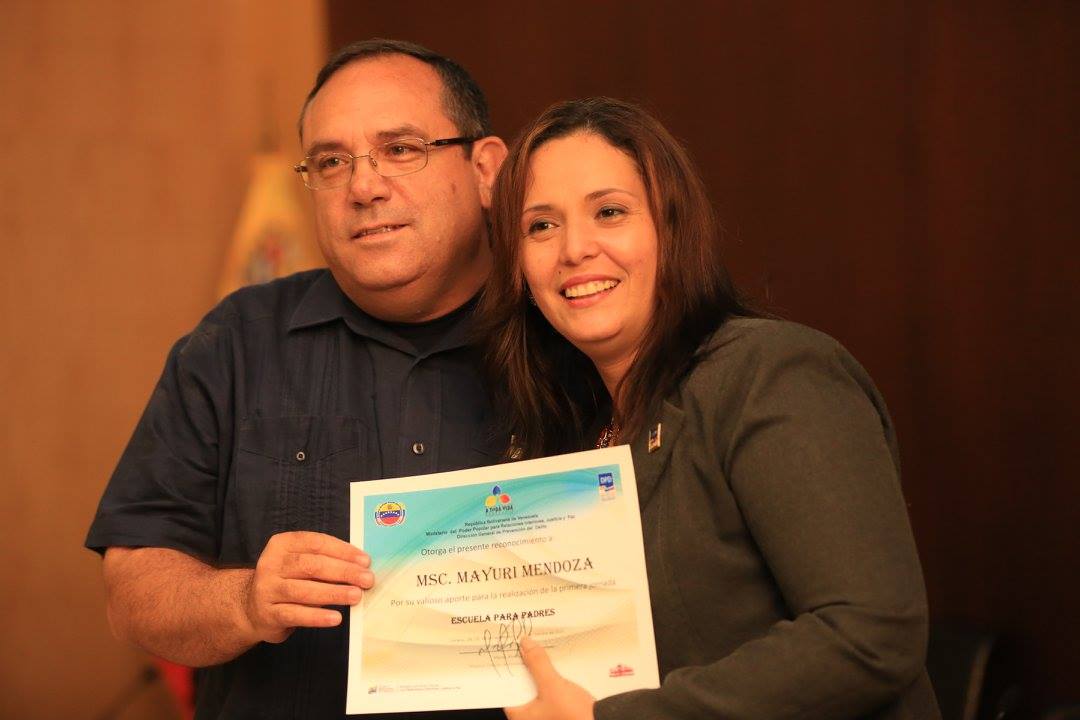 Magister Wuilmar J. Lorca, Doctora Aurora Chiquinquirá, Msc Mayuri Mendoza certificando a los funcionarios de la Dirección General de Prevención del Delito acto de certificación General Manuel Eduardo Perez Urdaneta foto 51