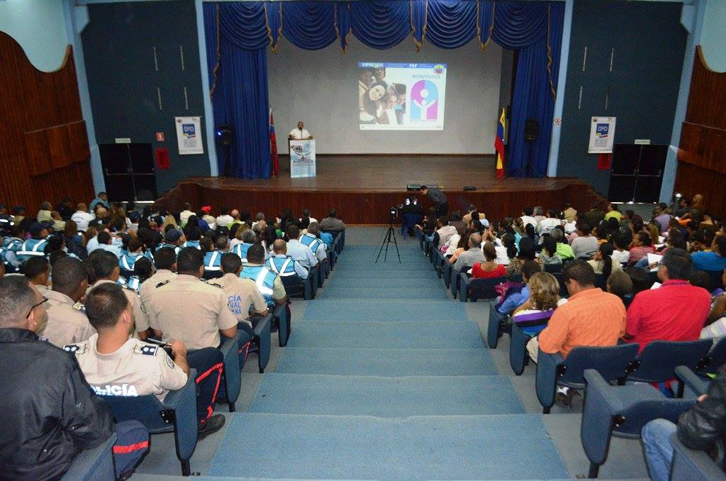 Licenciada Jeane Marie Ayuso Fundacion Apoyo a la Familia Formacion seminario Direccion General de Prevención del Delito Viceministro Manuel Eduardo Perez Urdaneta - estado carabobo - Fundacion Apoyo a la Familia foto 13