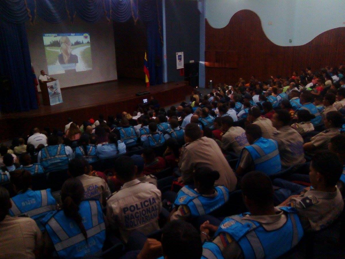 Licenciada Jeane Marie Ayuso Fundacion Apoyo a la Familia Formacion seminario Direccion General de Prevención del Delito Viceministro Manuel Eduardo Perez Urdaneta - estado carabobo - Fundacion Apoyo a la Familia foto 11